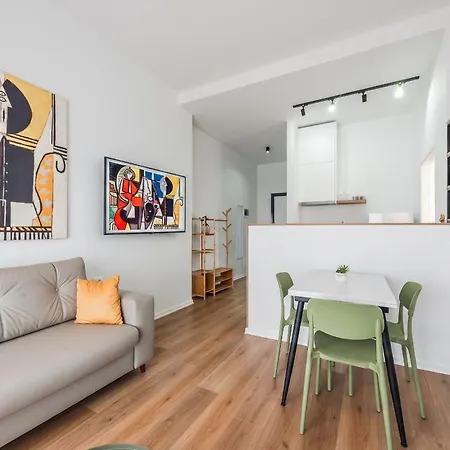 8th Floor Apartments, Appartement Golem (Tirana)