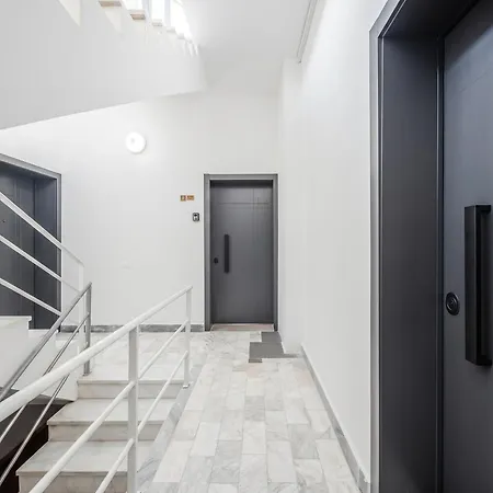 8th Floor Apartments, Appartement Golem (Tirana)